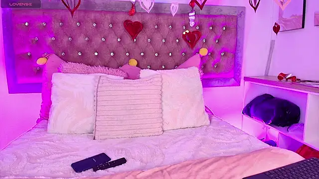 Tayzon Foxxx online show from February 2026 01:18:02 PM