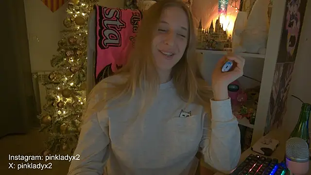 Snapshot of Pinkyladyxxx chatting on November 2025 05:11:01 AM Pinkyladyxxx online show from November 2025 05:11:01 AM