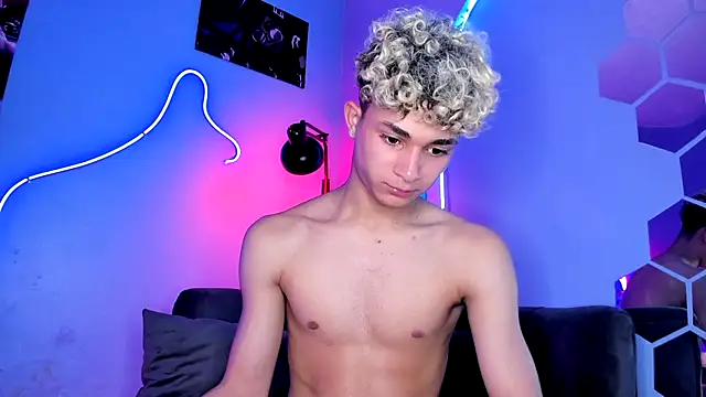 Snapshot of ASHTON_REITENBACH01 chatting on December 2024 10:51:02 PM ASHTON REITENBACH01 online show from December 2024 10:51:02 PM