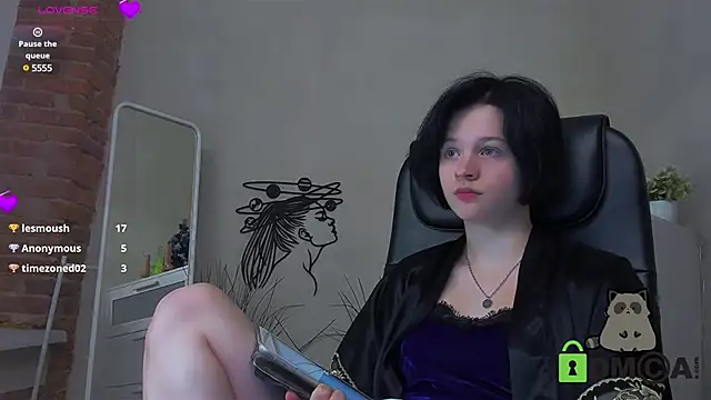 Snapshot of Alina_Mills chatting on December 2024 01:56:01 PM Alina Mills online show from December 2024 01:56:01 PM