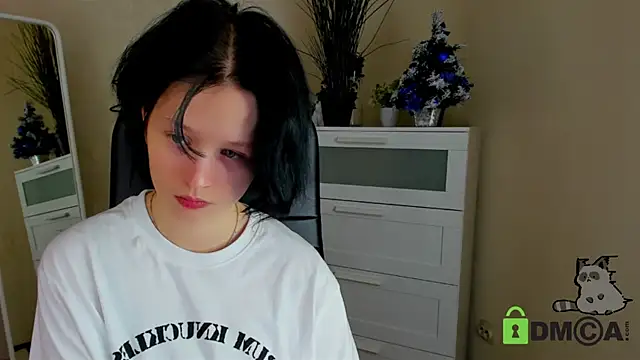 Snapshot of Alina_Mills chatting on January 2025 03:20:01 PM Alina Mills online show from January 2025 03:20:01 PM