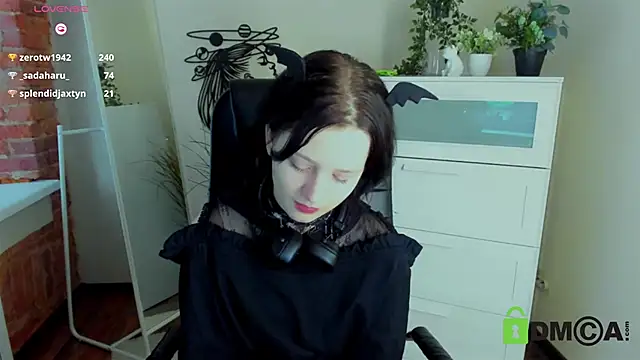 Snapshot of Alina_Mills chatting on February 2025 02:06:02 PM Alina Mills online show from February 2025 02:06:02 PM