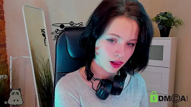 Snapshot of Alina_Mills chatting on March 2025 02:32:02 PM Alina Mills online show from March 2025 02:32:02 PM