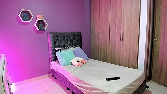 Medelynevans1 online show from September 2025 12:14:01 AM