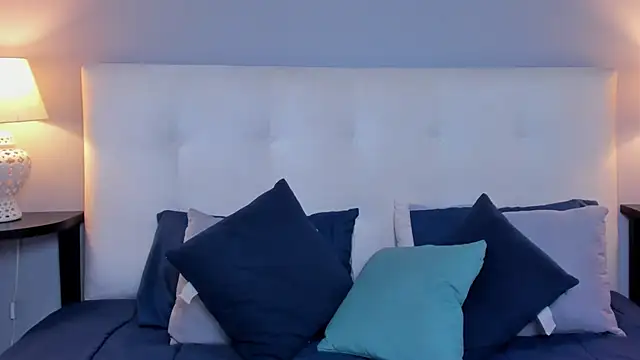 SaraaJhonsonn online show from February 2025 04:39:02 PM