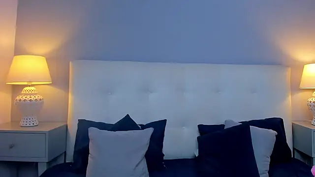 SaraaJhonsonn online show from October 2025 03:23:02 PM