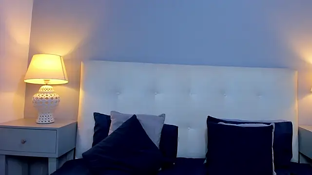 SaraaJhonsonn online show from November 2025 04:13:02 PM