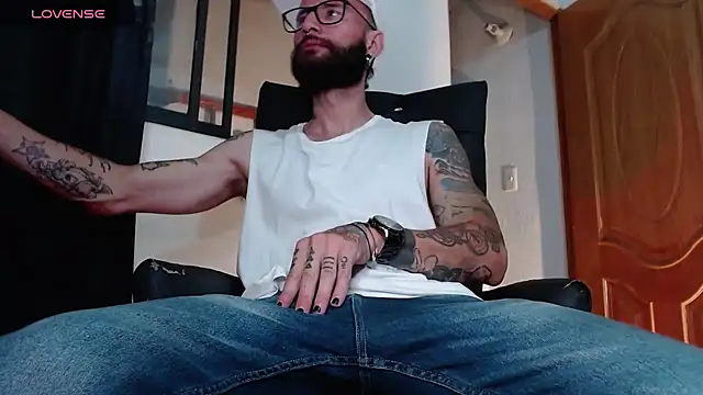 Snapshot of ren_stipee chatting on February 2025 04:03:01 AM ren stipee online show from February 2025 04:03:01 AM