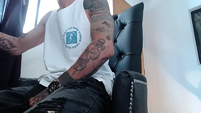 Snapshot of ren_stipee chatting on February 2025 09:09:01 PM ren stipee online show from February 2025 09:09:01 PM