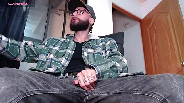 Snapshot of ren_stipee chatting on February 2025 05:56:02 AM ren stipee online show from February 2025 05:56:02 AM