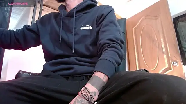 Snapshot of ren_stipee chatting on March 2025 06:37:02 AM ren stipee online show from March 2025 06:37:02 AM