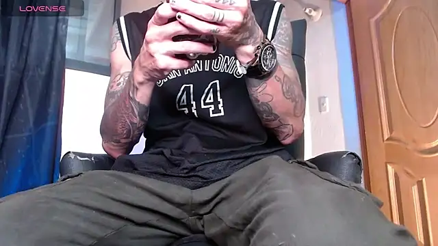 Snapshot of ren_stipee chatting on March 2025 03:51:01 AM ren stipee online show from March 2025 03:51:01 AM