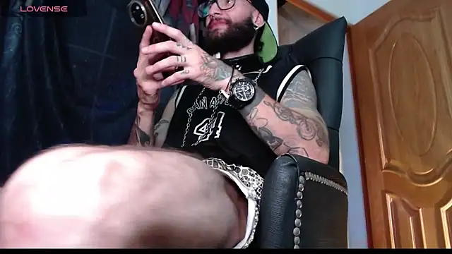 Snapshot of ren_stipee chatting on March 2025 06:08:02 AM ren stipee online show from March 2025 06:08:02 AM