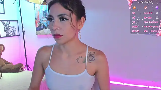 Snapshot of emma-hiill chatting on December 2024 08:18:01 PM emma-hiill online show from December 2024 08:18:01 PM