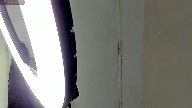 Snapshot of emma-hiill chatting on December 2024 03:10:01 PM emma-hiill online show from December 2024 03:10:01 PM