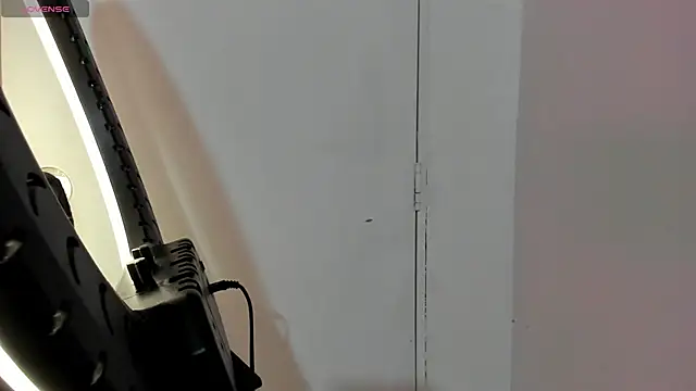 Snapshot of emma-hiill chatting on December 2024 02:10:01 PM emma-hiill online show from December 2024 02:10:01 PM