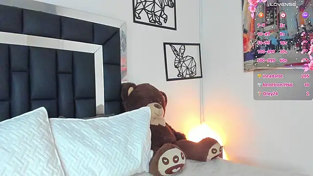 Snapshot of emma-hiill chatting on January 2025 09:57:01 PM emma-hiill online show from January 2025 09:57:01 PM