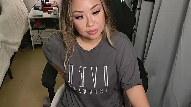 Snapshot of SpikedBella chatting on March 2025 05:47:02 PM SpikedBella online show from March 2025 05:47:02 PM