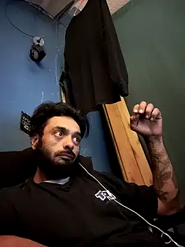 Snapshot of C8L3U chatting on December 2024 09:11:01 AM C8L3U online show from December 2024 09:11:01 AM