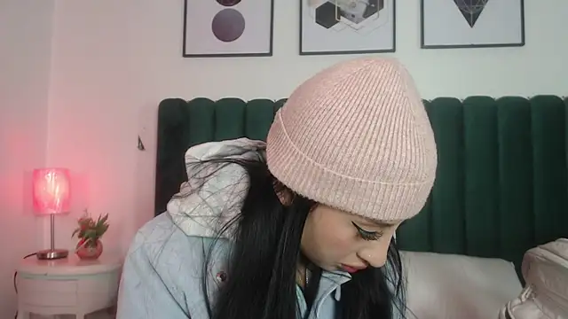 Nicolette ks  online show from October 2025 03:40:01 AM