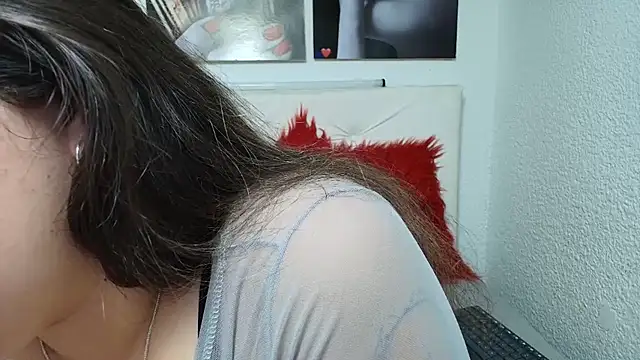 LinaBrowm online show from April 2026 01:39:02 PM
