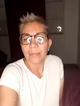 Snapshot of luz_bella chatting on December 2024 02:30:02 AM luz bella online show from December 2024 02:30:02 AM