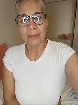 Snapshot of luz_bella chatting on December 2024 03:22:02 AM luz bella online show from December 2024 03:22:02 AM