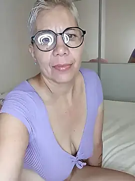 Snapshot of luz_bella chatting on December 2024 02:40:01 AM luz bella online show from December 2024 02:40:01 AM