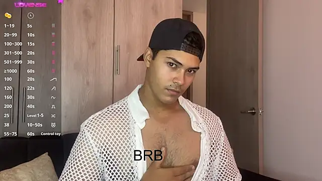 Snapshot of Iamdylan777 chatting on December 2024 01:21:01 PM Iamdylan777 online show from December 2024 01:21:01 PM