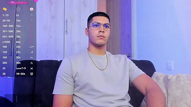 Snapshot of Iamdylan777 chatting on December 2024 04:12:02 PM Iamdylan777 online show from December 2024 04:12:02 PM