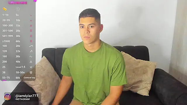 Snapshot of Iamdylan777 chatting on December 2024 02:22:02 PM Iamdylan777 online show from December 2024 02:22:02 PM