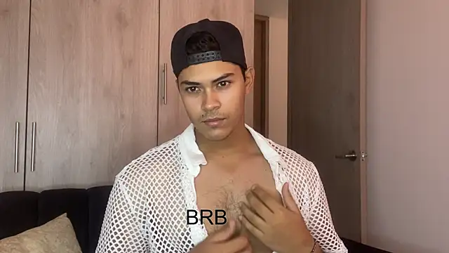 Snapshot of Iamdylan777 chatting on December 2024 06:24:02 PM Iamdylan777 online show from December 2024 06:24:02 PM