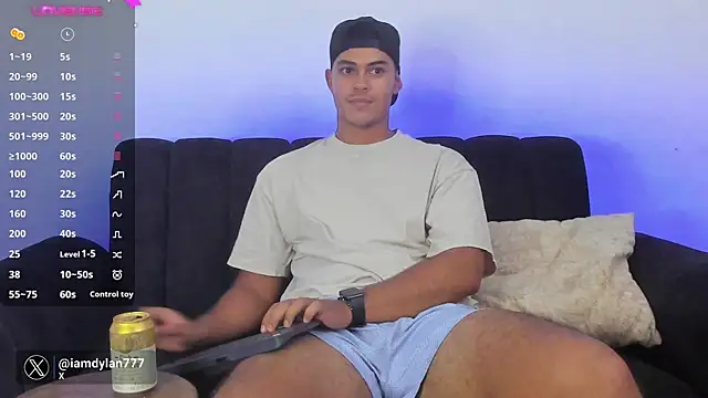 Snapshot of Iamdylan777 chatting on December 2024 01:34:01 AM Iamdylan777 online show from December 2024 01:34:01 AM