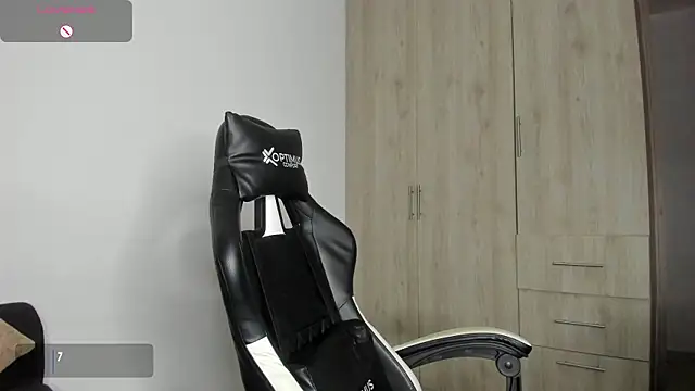 Snapshot of Iamdylan777 chatting on January 2025 06:46:02 AM Iamdylan777 online show from January 2025 06:46:02 AM