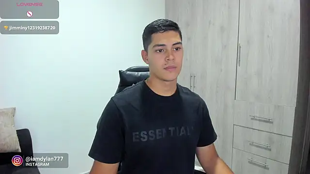 Snapshot of Iamdylan777 chatting on February 2025 10:51:02 PM Iamdylan777 online show from February 2025 10:51:02 PM