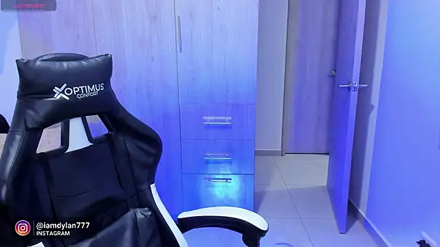 Snapshot of Iamdylan777 chatting on February 2025 11:41:01 PM Iamdylan777 online show from February 2025 11:41:01 PM