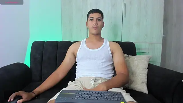 Snapshot of Iamdylan777 chatting on February 2025 10:31:01 PM Iamdylan777 online show from February 2025 10:31:01 PM