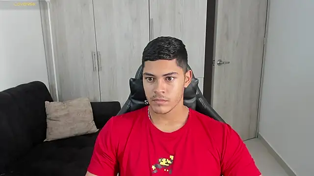 Snapshot of Iamdylan777 chatting on September 2025 01:37:01 PM Iamdylan777 online show from September 2025 01:37:01 PM