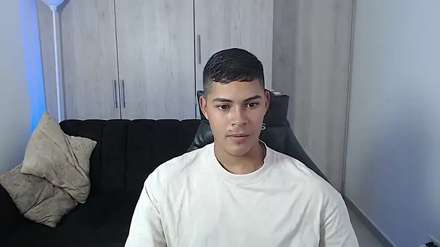 Snapshot of Iamdylan777 chatting on October 2025 07:01:02 PM Iamdylan777 online show from October 2025 07:01:02 PM