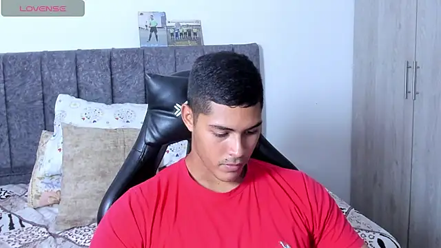 Snapshot of Iamdylan777 chatting on November 2025 02:17:01 PM Iamdylan777 online show from November 2025 02:17:01 PM