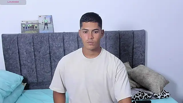 Snapshot of Iamdylan777 chatting on December 2025 08:14:01 PM Iamdylan777 online show from December 2025 08:14:01 PM