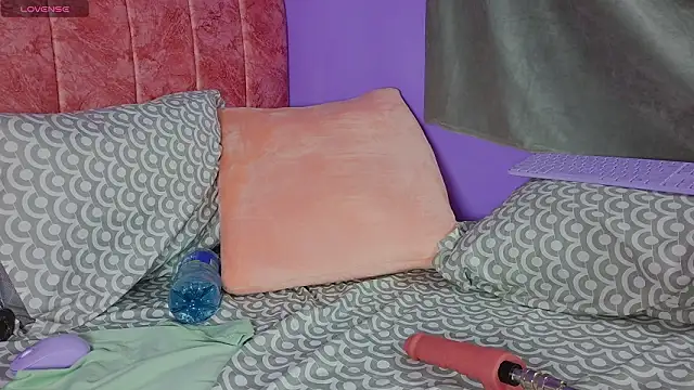 scarlleth  online show from February 2026 01:40:01 PM