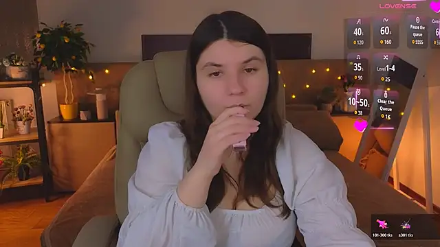 Snapshot of Viola__Shy chatting on April 2026 08:28:02 PM Viola Shy online show from April 2026 08:28:02 PM