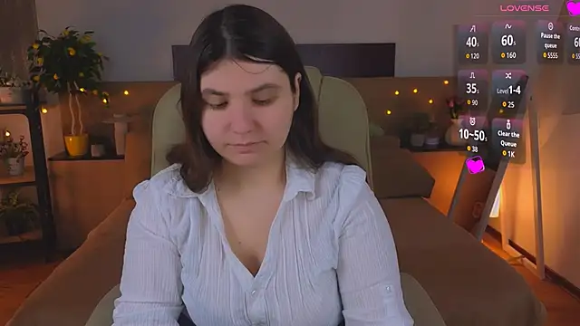 Snapshot of Viola__Shy chatting on April 2026 08:35:02 PM Viola Shy online show from April 2026 08:35:02 PM