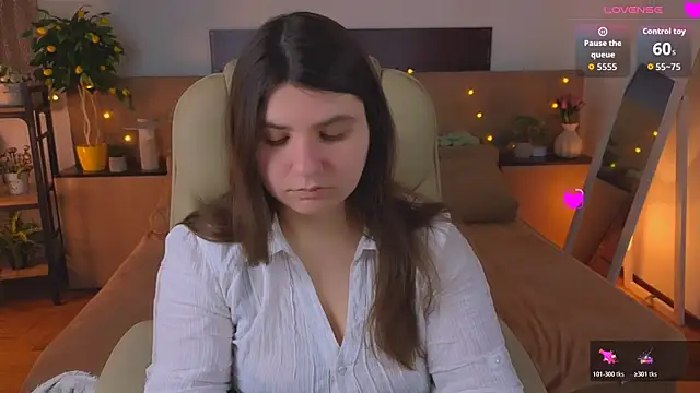 Snapshot of Viola__Shy chatting on April 2026 08:14:02 PM Viola Shy online show from April 2026 08:14:02 PM