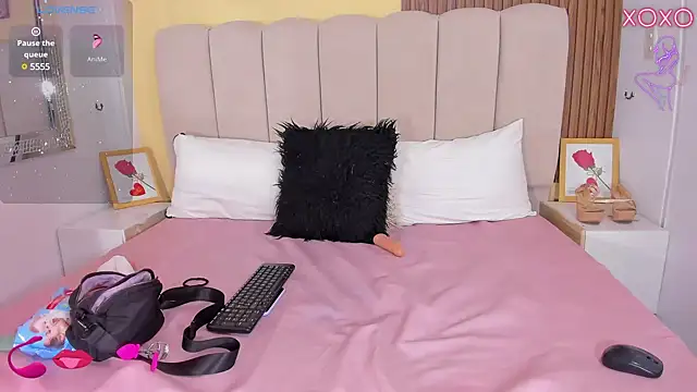 EmmyCruzZ online show from February 2025 10:20:02 AM