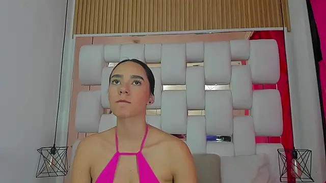 EmmyCruzZ online show from September 2025 07:05:01 PM