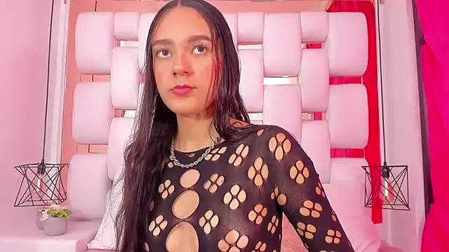 EmmyCruzZ online show from December 2025 06:59:01 PM