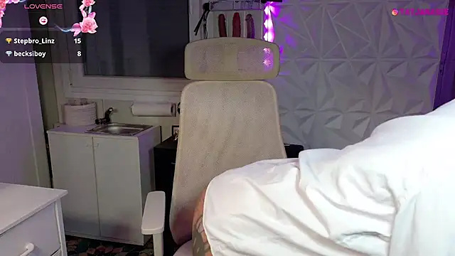 Snapshot of Tatjana_Sue chatting on July 2026 07:07:02 PM Tatjana Sue online show from July 2026 07:07:02 PM
