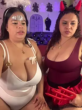 Snapshot of twocurvylatins chatting on October 2025 11:55:02 AM twocurvylatins online show from October 2025 11:55:02 AM